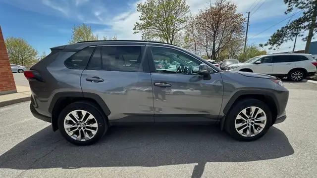 2021 Toyota RAV4 XLE PREMIUM- AWD-BLINDSPOT- LEATHER-SUNROOF-HEA - Photo 4