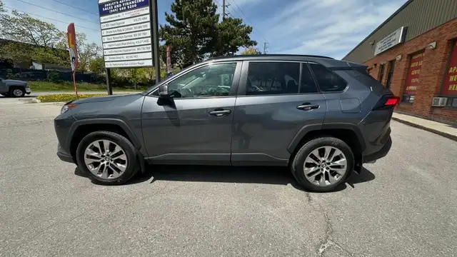2021 Toyota RAV4 XLE PREMIUM- AWD-BLINDSPOT- LEATHER-SUNROOF-HEA - Photo 8
