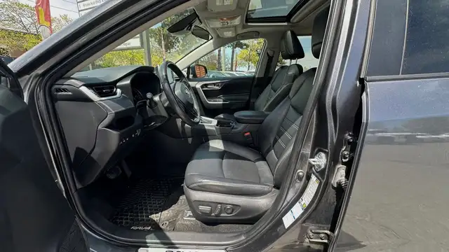 2021 Toyota RAV4 XLE PREMIUM- AWD-BLINDSPOT- LEATHER-SUNROOF-HEA - Photo 10
