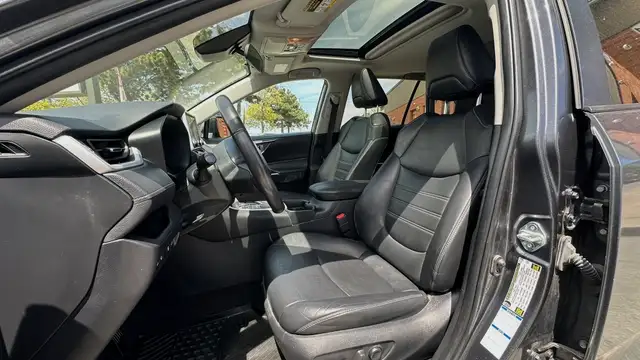 2021 Toyota RAV4 XLE PREMIUM- AWD-BLINDSPOT- LEATHER-SUNROOF-HEA - Photo 11