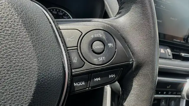 2021 Toyota RAV4 XLE PREMIUM- AWD-BLINDSPOT- LEATHER-SUNROOF-HEA - Photo 14