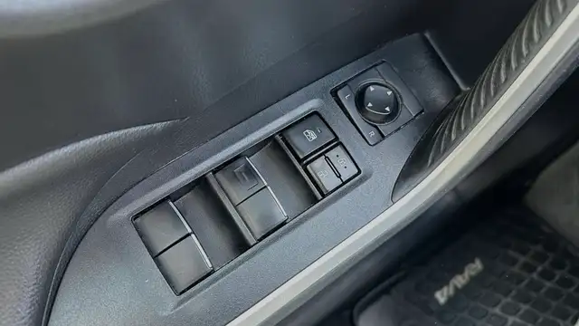 2021 Toyota RAV4 XLE PREMIUM- AWD-BLINDSPOT- LEATHER-SUNROOF-HEA - Photo 16
