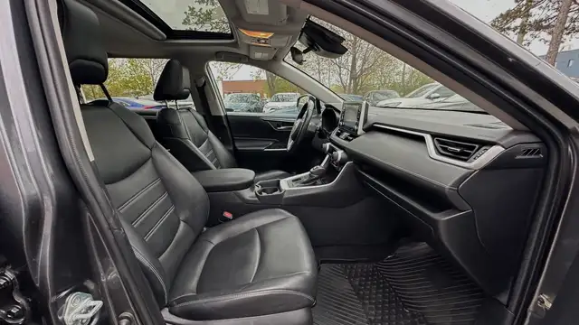 2021 Toyota RAV4 XLE PREMIUM- AWD-BLINDSPOT- LEATHER-SUNROOF-HEA - Photo 27