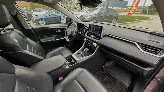2021 Toyota RAV4 XLE PREMIUM- AWD-BLINDSPOT- LEATHER-SUNROOF-HEA - Photo 29