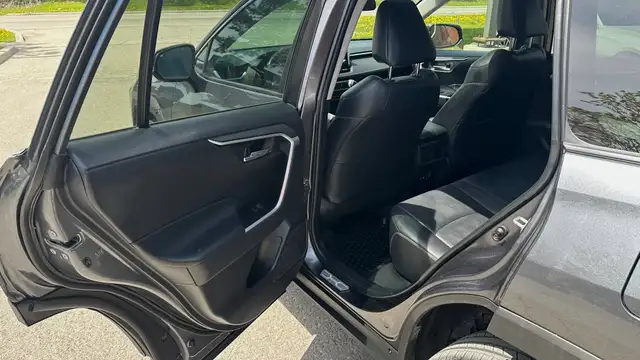 2021 Toyota RAV4 XLE PREMIUM- AWD-BLINDSPOT- LEATHER-SUNROOF-HEA - Photo 33
