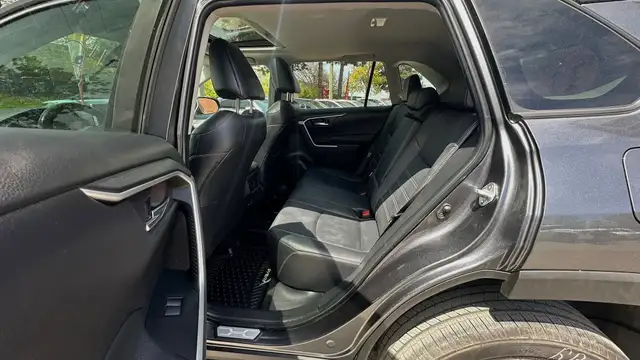 2021 Toyota RAV4 XLE PREMIUM- AWD-BLINDSPOT- LEATHER-SUNROOF-HEA - Photo 34