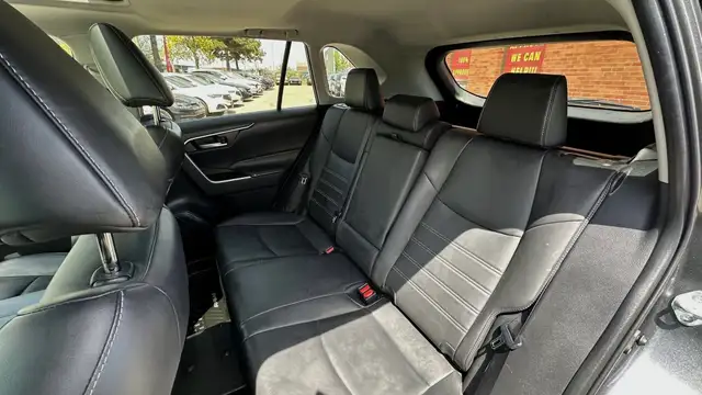 2021 Toyota RAV4 XLE PREMIUM- AWD-BLINDSPOT- LEATHER-SUNROOF-HEA - Photo 36