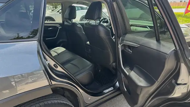 2021 Toyota RAV4 XLE PREMIUM- AWD-BLINDSPOT- LEATHER-SUNROOF-HEA - Photo 37