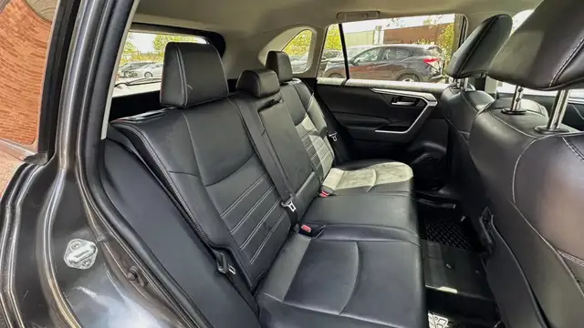 2021 Toyota RAV4 XLE PREMIUM- AWD-BLINDSPOT- LEATHER-SUNROOF-HEA - Photo 38