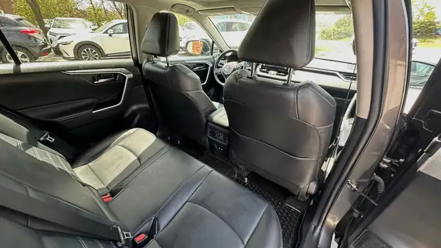 2021 Toyota RAV4 XLE PREMIUM- AWD-BLINDSPOT- LEATHER-SUNROOF-HEA - Photo 39
