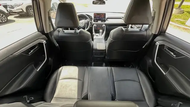 2021 Toyota RAV4 XLE PREMIUM- AWD-BLINDSPOT- LEATHER-SUNROOF-HEA - Photo 41