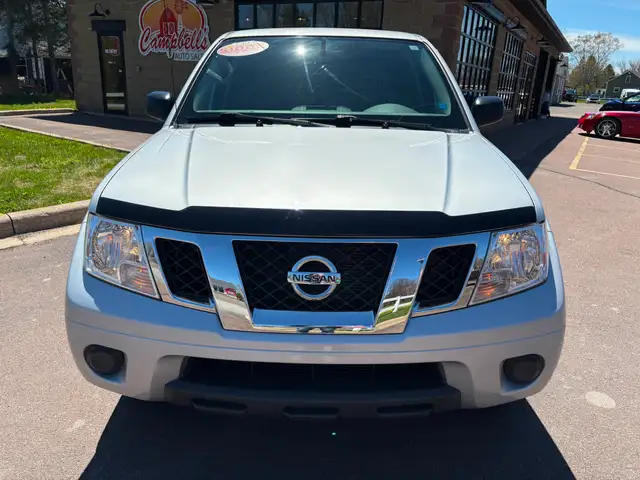 2019 Nissan Frontier SV 4x4! Truck Cap! Backup Camera! - Photo 2
