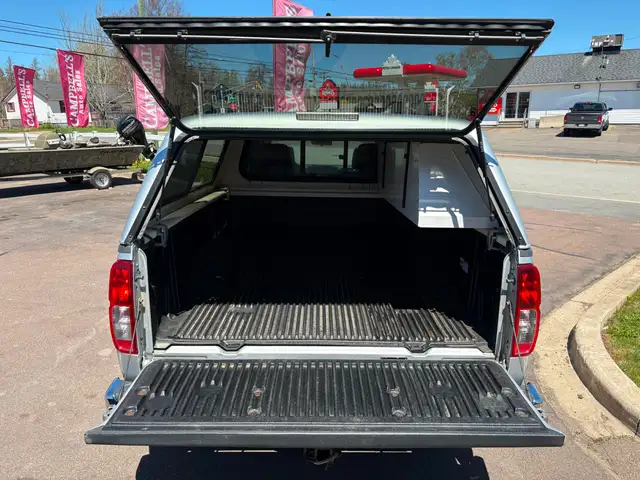 2019 Nissan Frontier SV 4x4! Truck Cap! Backup Camera! - Photo 8