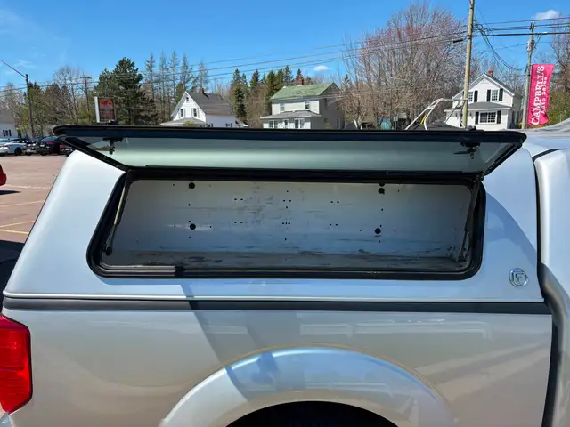 2019 Nissan Frontier SV 4x4! Truck Cap! Backup Camera! - Photo 9