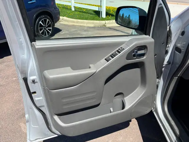 2019 Nissan Frontier SV 4x4! Truck Cap! Backup Camera! - Photo 11