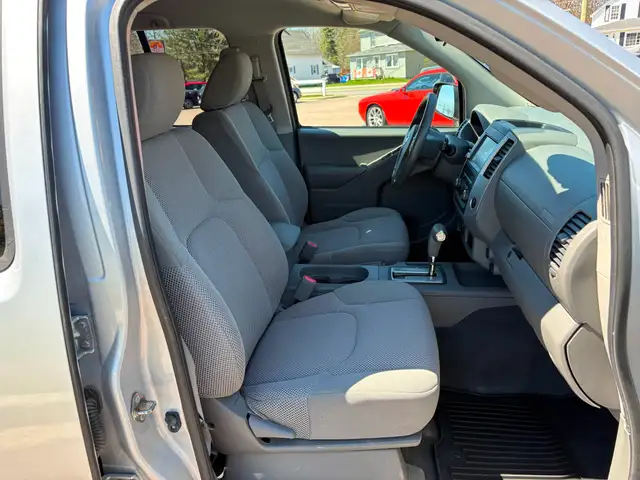 2019 Nissan Frontier SV 4x4! Truck Cap! Backup Camera! - Photo 18
