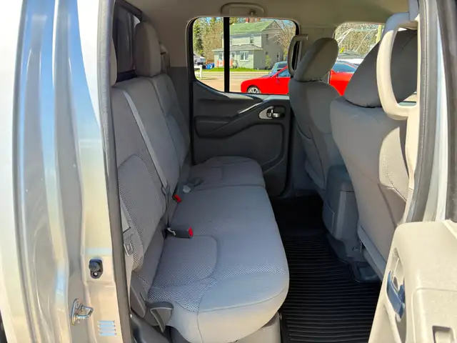 2019 Nissan Frontier SV 4x4! Truck Cap! Backup Camera! - Photo 20