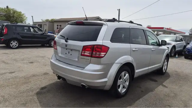 2010 Dodge Journey SXT, UNDERCOATED, WELL MAINTAINED, CERTIFIED - Photo 4