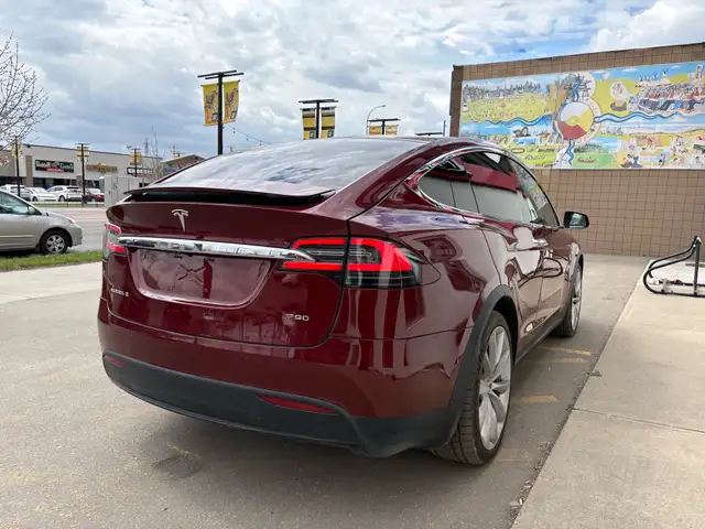 2016 Tesla Model X P90D - Photo 10