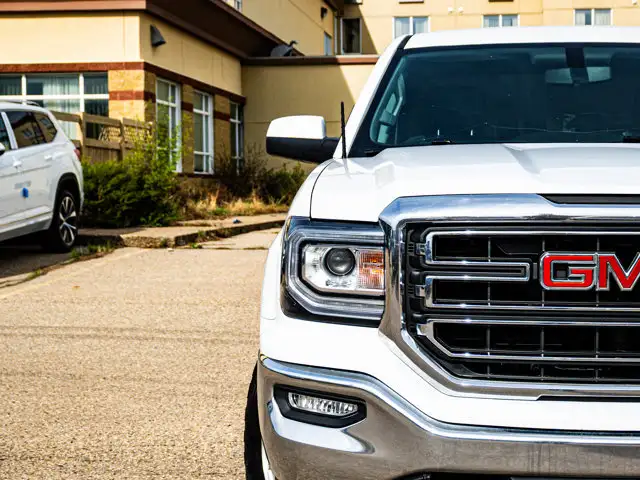 2018 GMC Sierra 1500 SLE 5.3L | Running Boards - Photo 6