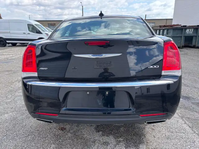 2018 Chrysler 300 300 Touring AWD - Photo 3
