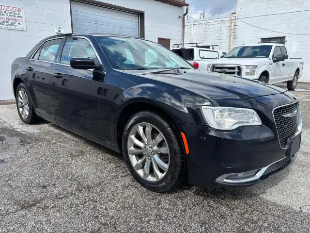 2018 Chrysler 300 300 Touring AWD - Photo 5