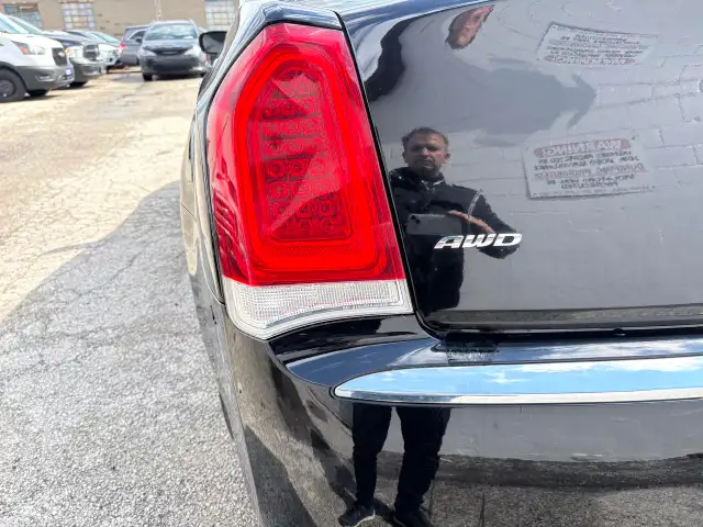 2018 Chrysler 300 300 Touring AWD - Photo 7