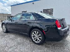 2018 Chrysler 300 300 Touring AWD - Photo 9