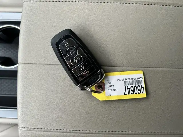 2025 Lincoln Nautilus Premiere AWD | No Accidents | Leather - Photo 25