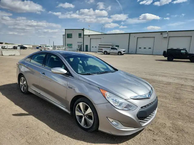 2012 Hyundai Sonata Hybrid - Photo 2