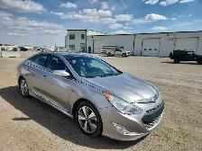 2012 Hyundai Sonata Hybrid - Photo 2