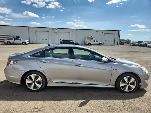 2012 Hyundai Sonata Hybrid - Photo 7