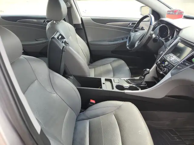 2012 Hyundai Sonata Hybrid - Photo 19