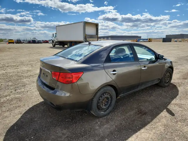 2010 Kia Forte - Photo 4
