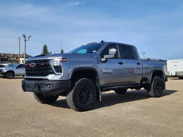 2025 Chevrolet Silverado 2500HD - Photo 2
