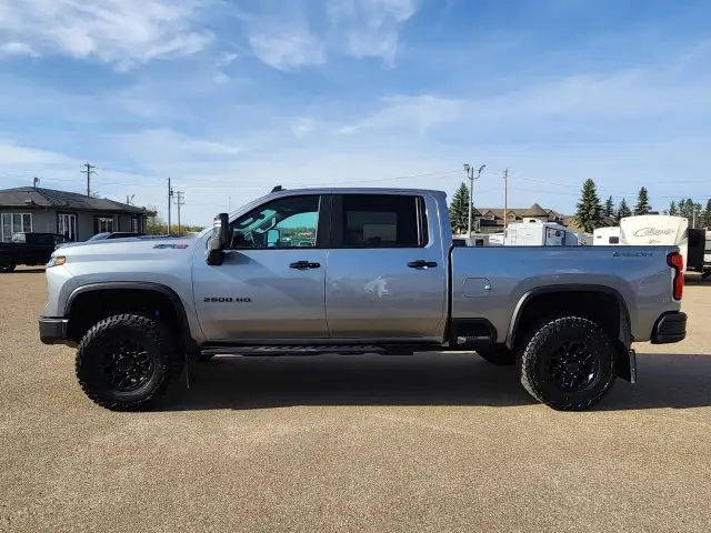 2025 Chevrolet Silverado 2500HD - Photo 3