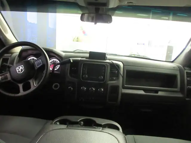 RAM 1500 2018 QUAD CAB V8 5,7L 4X4 BOITE 6,4 CAMERA DE RECUL - Photo 13