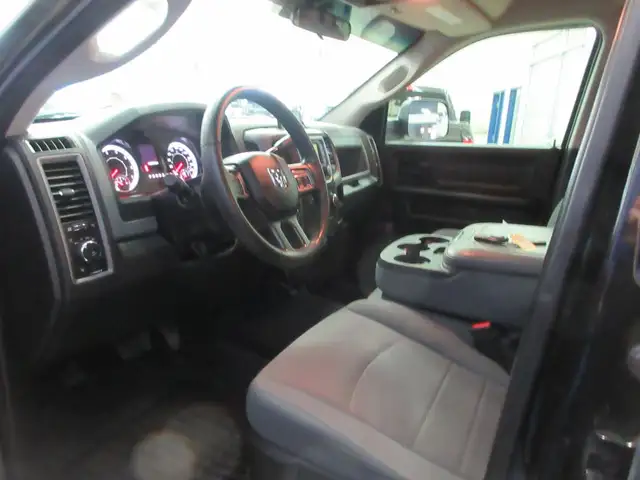 RAM 1500 2018 QUAD CAB V8 5,7L 4X4 BOITE 6,4 CAMERA DE RECUL - Photo 26