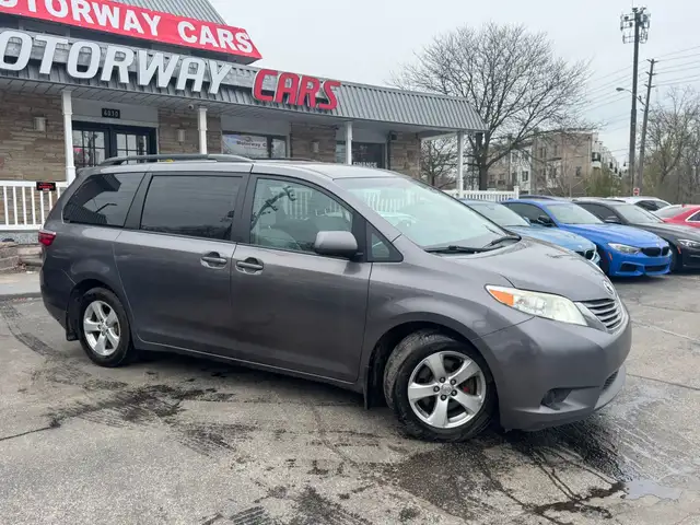 2015 Toyota Sienna 5dr LE 8-Pass FWD - Photo 4