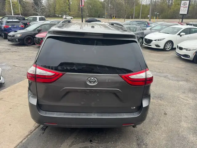 2015 Toyota Sienna 5dr LE 8-Pass FWD - Photo 8