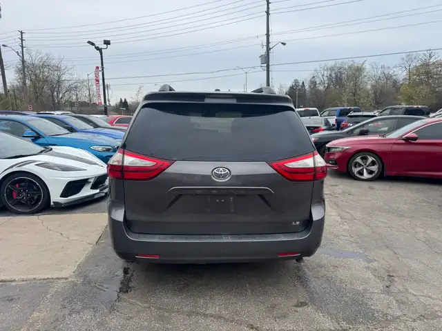 2015 Toyota Sienna 5dr LE 8-Pass FWD - Photo 12