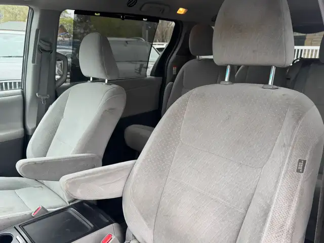 2015 Toyota Sienna 5dr LE 8-Pass FWD - Photo 15