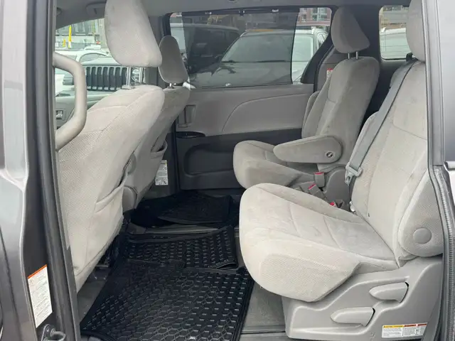 2015 Toyota Sienna 5dr LE 8-Pass FWD - Photo 17