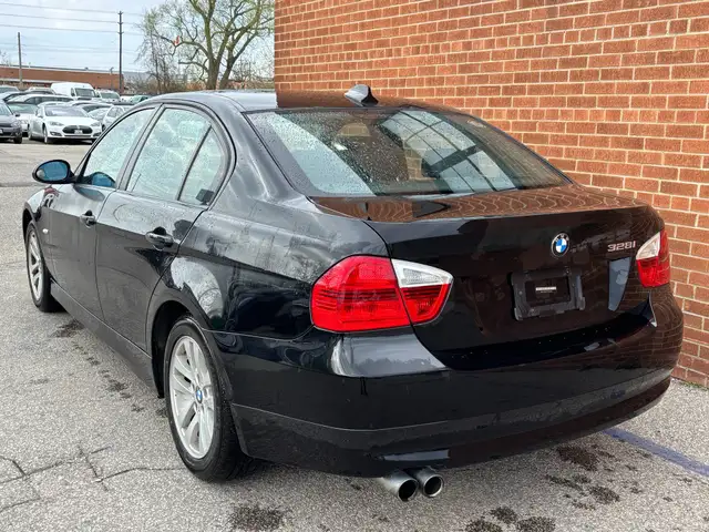 2007 BMW 3-Series 4dr Sdn 328i RWD - Photo 4