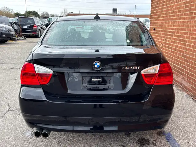 2007 BMW 3-Series 4dr Sdn 328i RWD - Photo 6