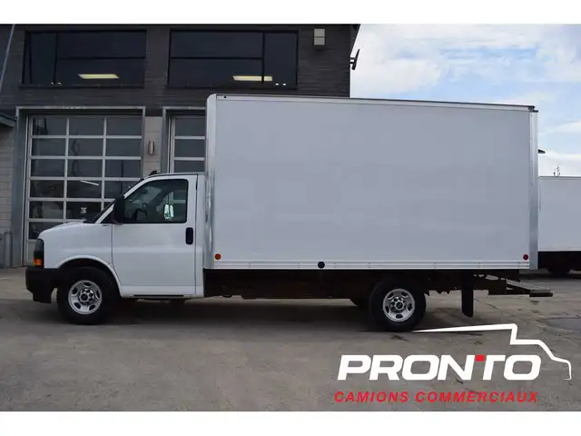 2019 GMC Savana 3500  Cube 12 Pieds  MOTEUR 4.3L V6 - Photo 2