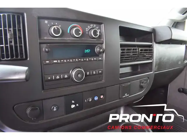 2019 GMC Savana 3500  Cube 12 Pieds  MOTEUR 4.3L V6 - Photo 13