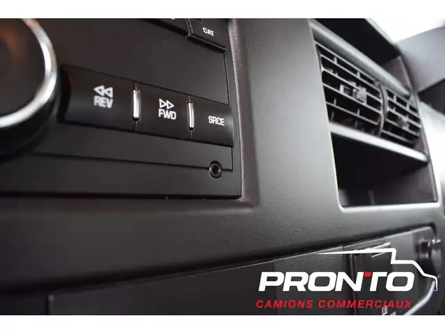 2019 GMC Savana 3500  Cube 12 Pieds  MOTEUR 4.3L V6 - Photo 16