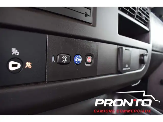 2019 GMC Savana 3500  Cube 12 Pieds  MOTEUR 4.3L V6 - Photo 17