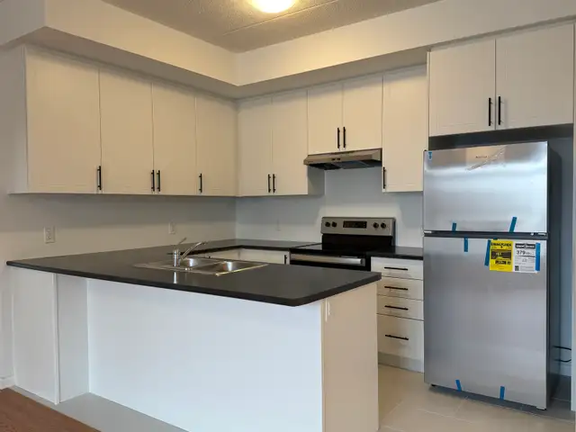 2 Bed, 2 Bath, 2 Park Townhouse Condo - Photo 2